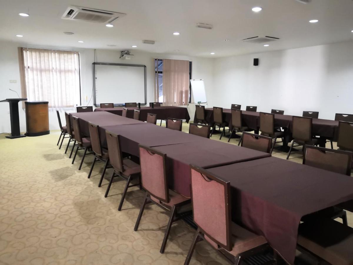 알리아 레지던스 비즈니스 리조트 Padang Mat Sirat 외부 사진